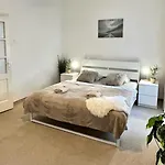 Lea - Old Town 홈스테이